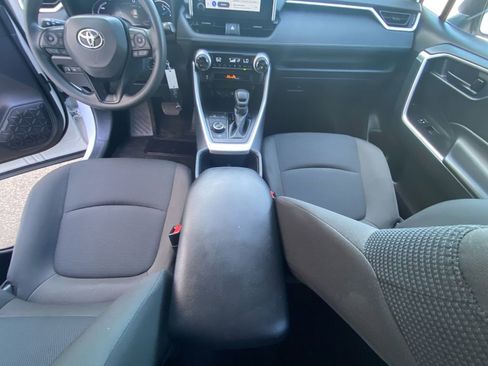 Used 2025 Toyota RAV4 LE AWD/4WD image 6