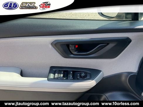 Used 2025 Subaru Forester AWD/4WD image 12