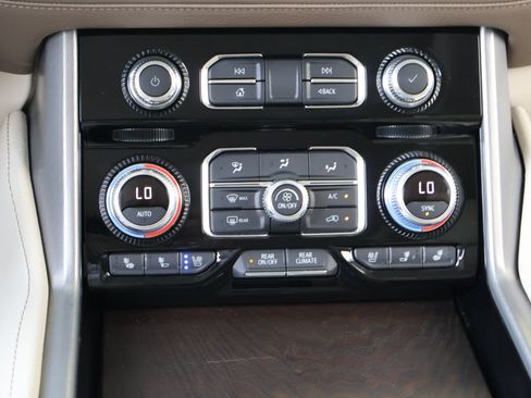 Used 2022 GMC Yukon Denali AWD/4WD image 22