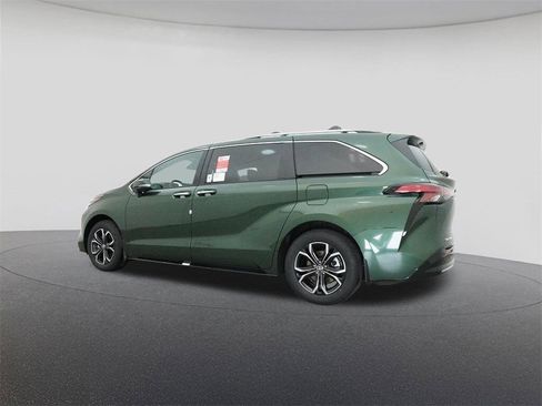 New 2026 Toyota Sienna Platinum image 20