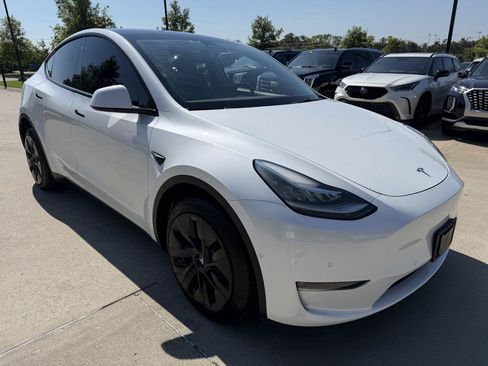 Used 2021 Tesla Model Y Long Range AWD/4WD image 3