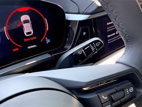 Used 2025 Porsche Macan Electric image 37