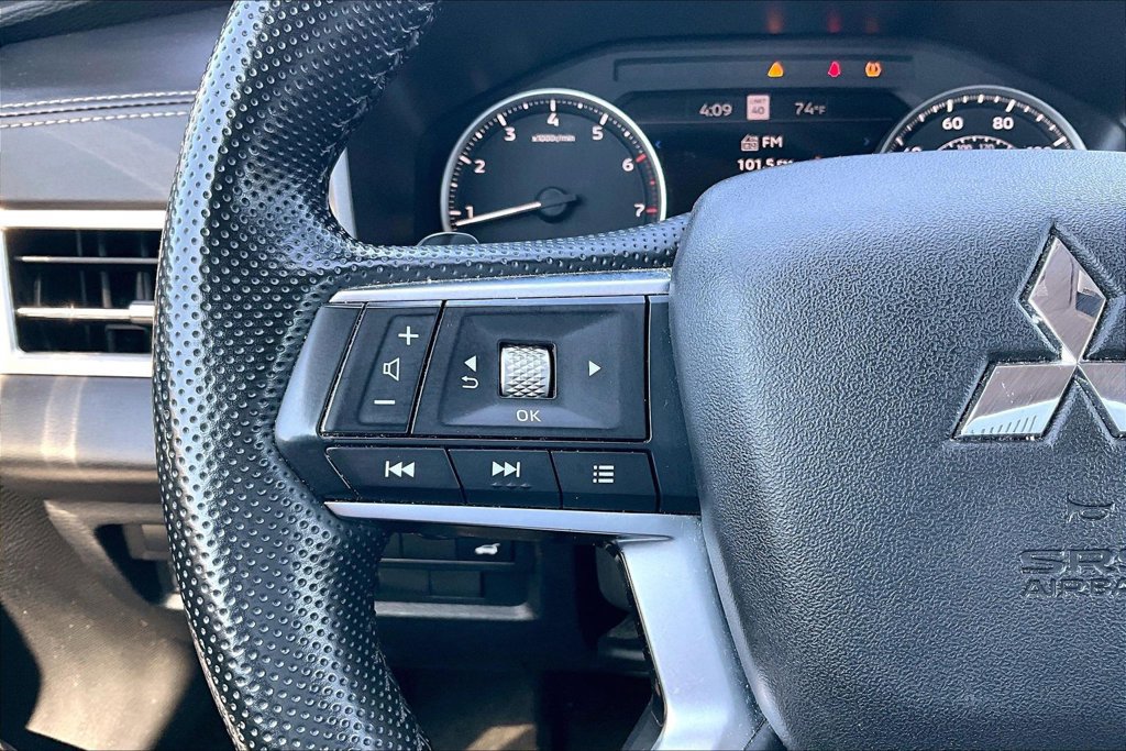 Used 2024 Mitsubishi Outlander SE Black Edition AWD/4WD image 18
