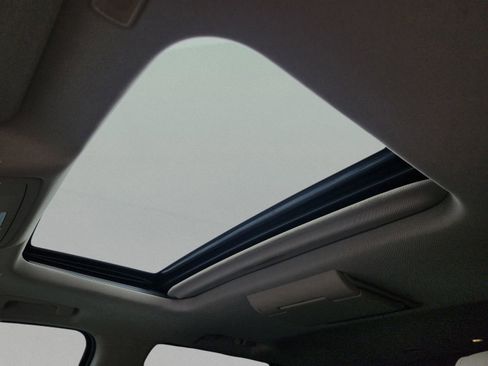 Used 2020 GMC Yukon SLT w/ Premium Edition image 24