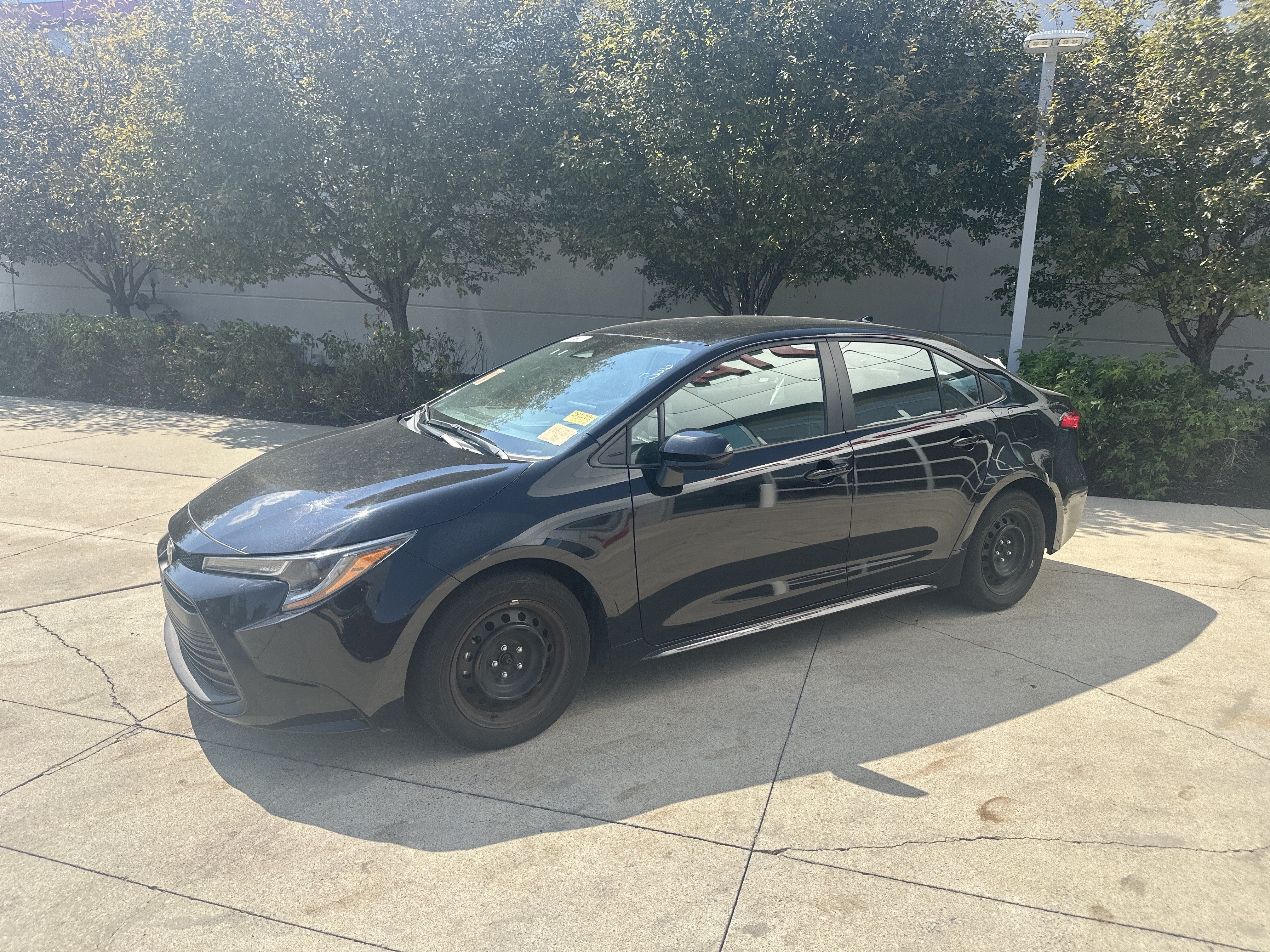 Used 2025 Toyota Corolla LE FWD image 3