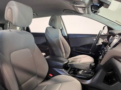 Used 2017 Hyundai Santa Fe SE image 9
