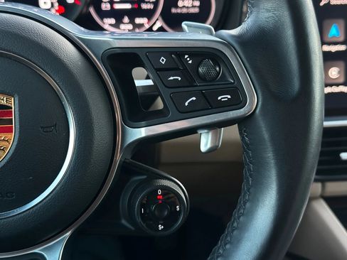 Used 2022 Porsche Cayenne Coupe image 40