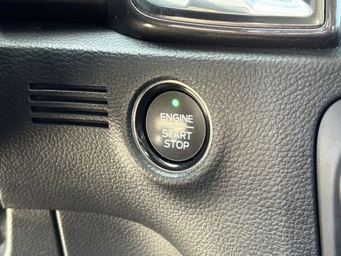 Used 2019 Ford Ranger Lariat w/ Black Appearance Package image 18