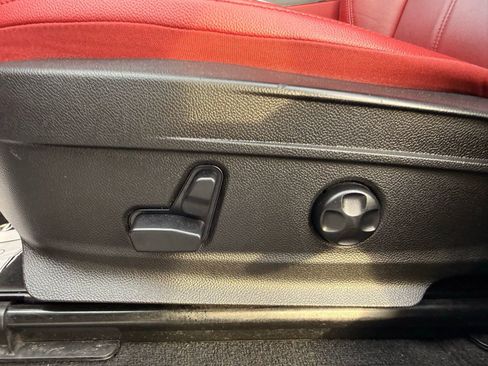 Used 2019 Alfa Romeo Stelvio image 17