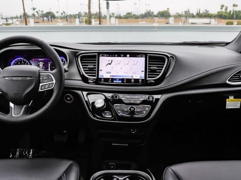 New 2027 Chrysler Pacifica Select FWD image 15