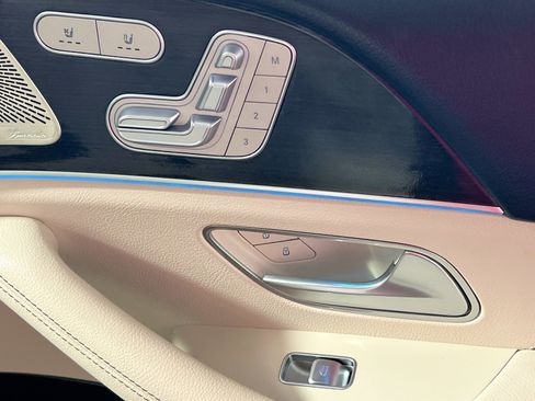 Used 2025 Mercedes-Benz GLE 450e 4MATIC image 32