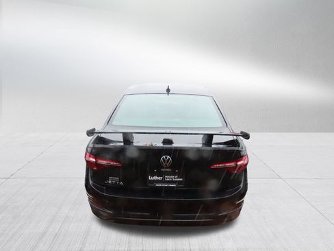 Used 2024 Volkswagen Jetta Sport image 5