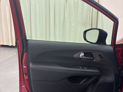 New 2026 Chrysler Pacifica Select image 18