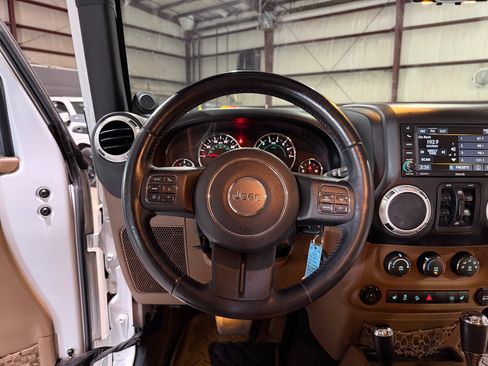 Used 2014 Jeep Wrangler Unlimited Sahara w/ Connectivity Group AWD/4WD image 26