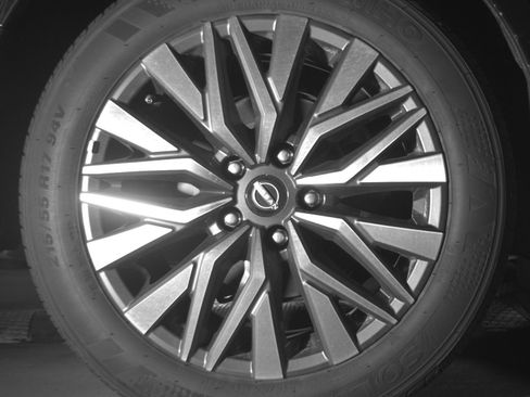 Used 2025 Nissan Altima 2.5 SV FWD image 15