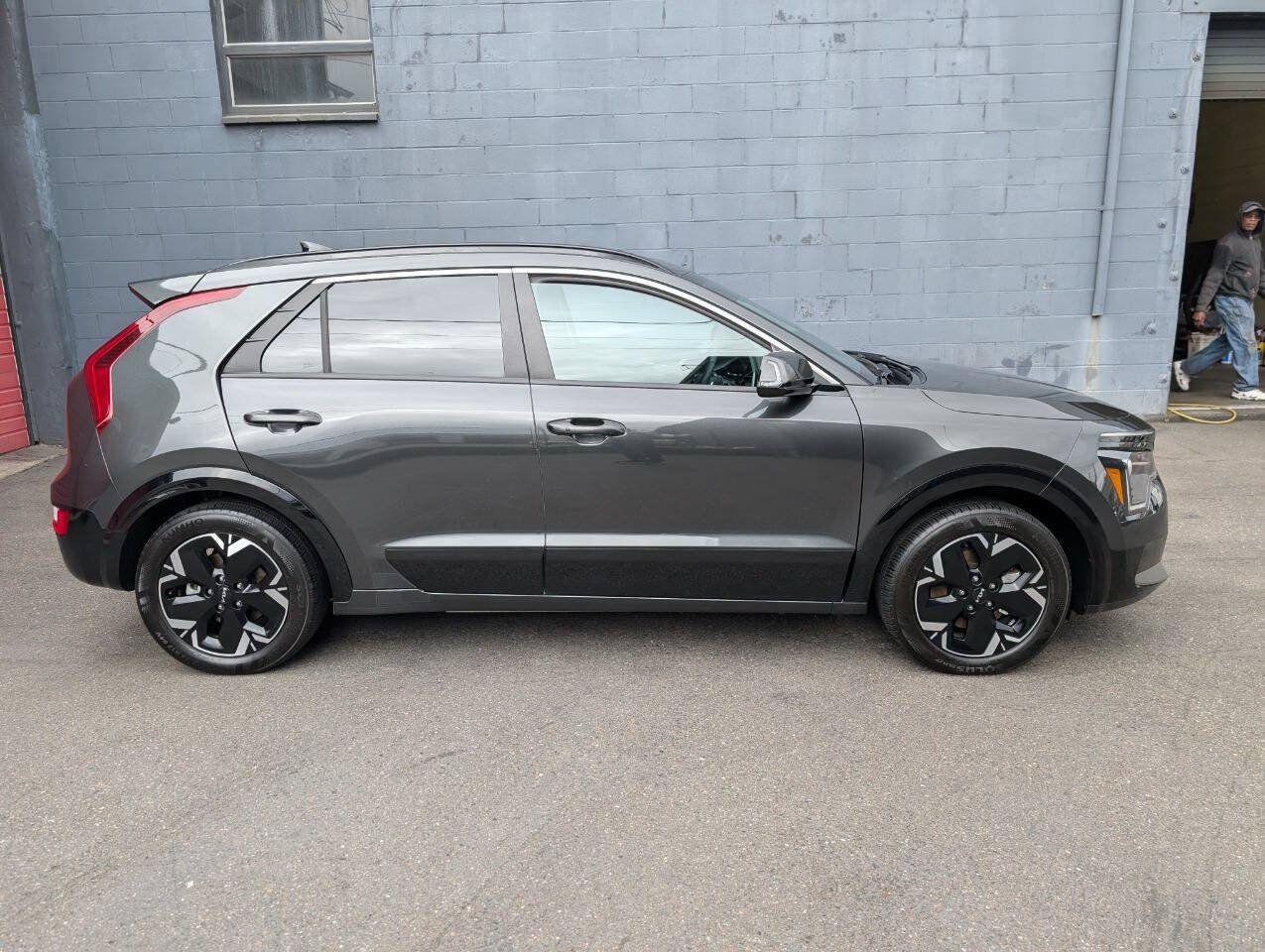 Used 2023 Kia Niro Wind w/ Wind Preserve Package FWD image 2