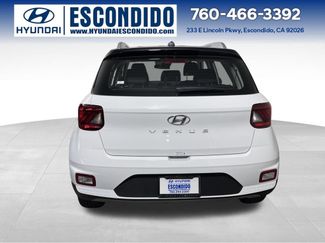 New 2026 Hyundai Venue SEL video 4
