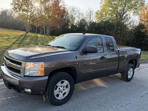 Used 2007 Chevrolet Silverado 1500 LT w/ 1LT Convenience Package image 1
