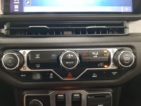 Used 2025 Jeep Wrangler Sport AWD/4WD image 24