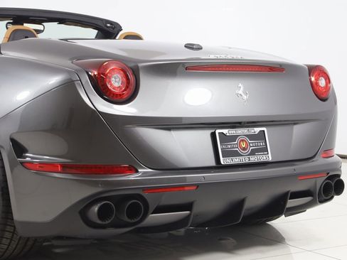 Used 2018 Ferrari California T image 35