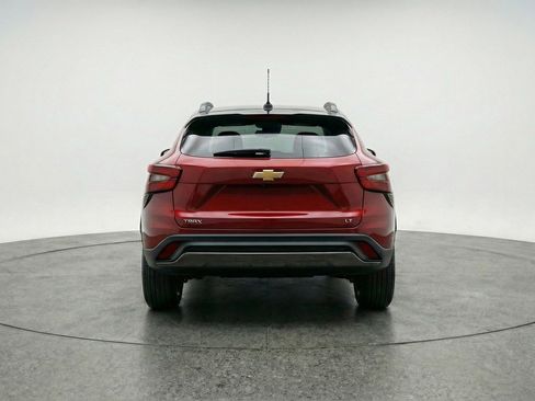 Used 2025 Chevrolet Trax LT FWD image 7
