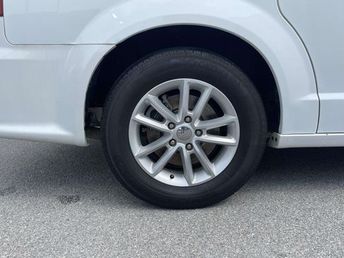 Used 2019 Dodge Grand Caravan SXT FWD image 7