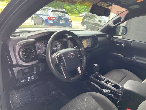 Used 2017 Toyota Tacoma TRD Off-Road w/ Tow Package (A/T) AWD/4WD image 35