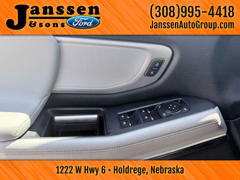 Used 2025 Ford Expedition Active AWD/4WD image 18
