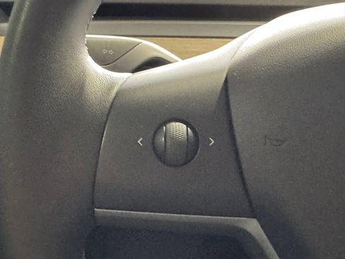 Used 2020 Tesla Model Y Long Range image 18