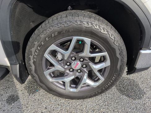 Used 2023 GMC Sierra 1500 SLT w/ SLT Premium Plus Package image 9