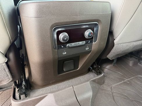 Used 2023 Chevrolet Tahoe Z71 w/ Luxury Package AWD/4WD image 16