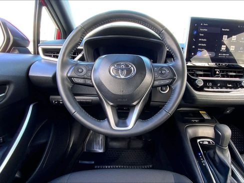 Used 2025 Toyota Corolla SE w/ SE Premium Package image 6