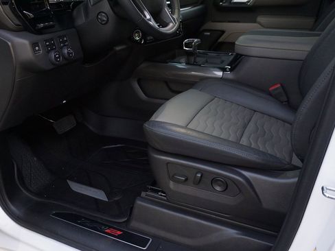 Certified 2025 Chevrolet Silverado 1500 ZR2 w/ Technology Package image 28