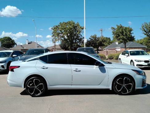 Used 2023 Nissan Altima 2.5 SR w/ SR Premium Package AWD/4WD image 5