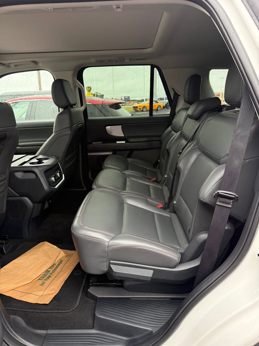 Used 2025 Ford Expedition Active AWD/4WD image 11