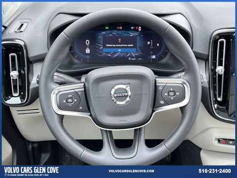 Used 2023 Volvo XC40 B5 Plus w/ Climate Package image 12