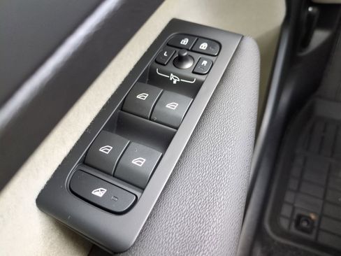 New 2025 Volvo XC40 B5 Plus w/ Protection Package Premier image 23