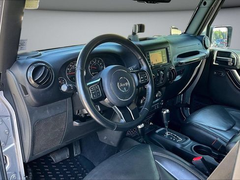 Used 2017 Jeep Wrangler Unlimited Sahara AWD/4WD image 16