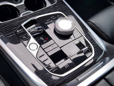 Certified 2025 BMW X7 M60i AWD/4WD image 14