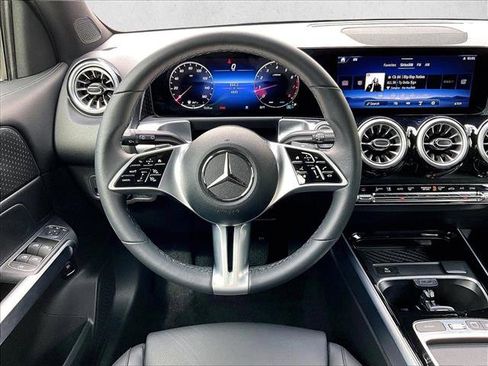 Used 2025 Mercedes-Benz GLB 250 image 7