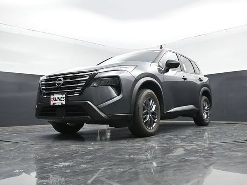 Used 2024 Nissan Rogue S AWD/4WD image 23