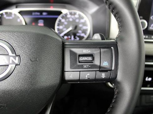 Certified 2025 Nissan Rogue SV image 22