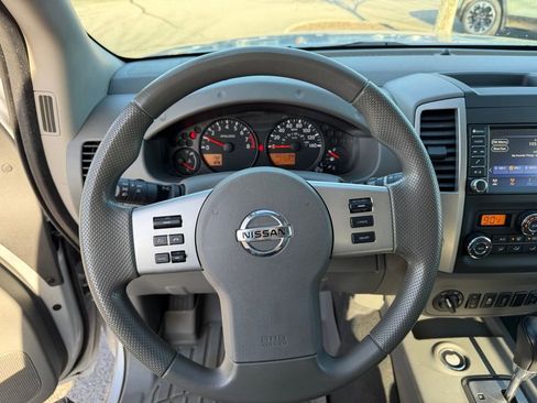 Used 2021 Nissan Frontier SV image 12