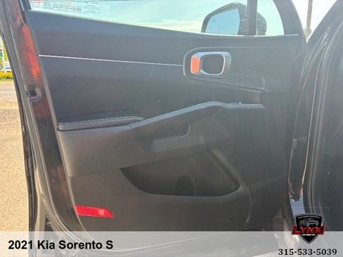 Used 2021 Kia Sorento S AWD/4WD image 11