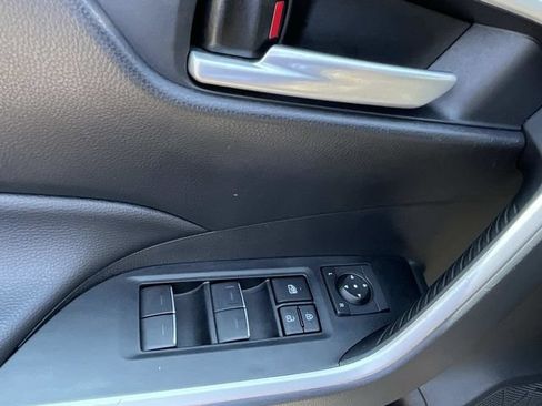 Used 2025 Toyota RAV4 XLE FWD image 31
