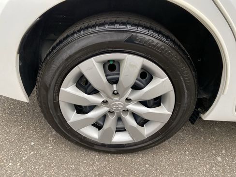 Used 2015 Toyota Corolla LE image 19