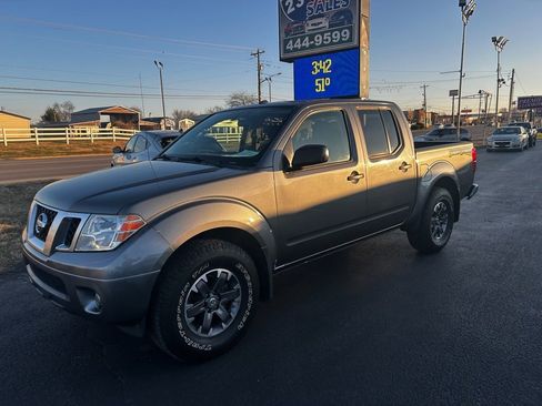 Used 2017 Nissan Frontier Desert Runner image 6