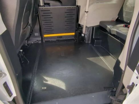 Used 2023 Chrysler Voyager LX FWD image 21