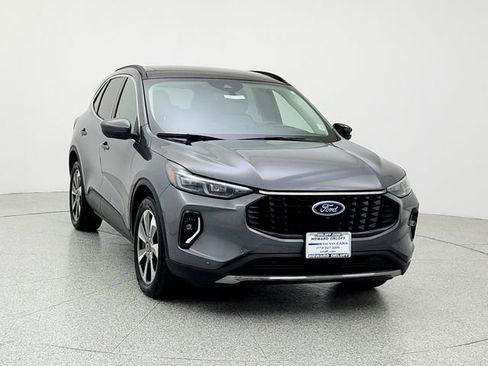 Used 2023 Ford Escape Platinum w/ Premium Technology Package image 2