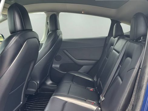 Used 2023 Tesla Model Y Long Range AWD/4WD image 16
